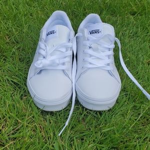 VANS Seldan (Tumble) white shoes size 3.5 Youth